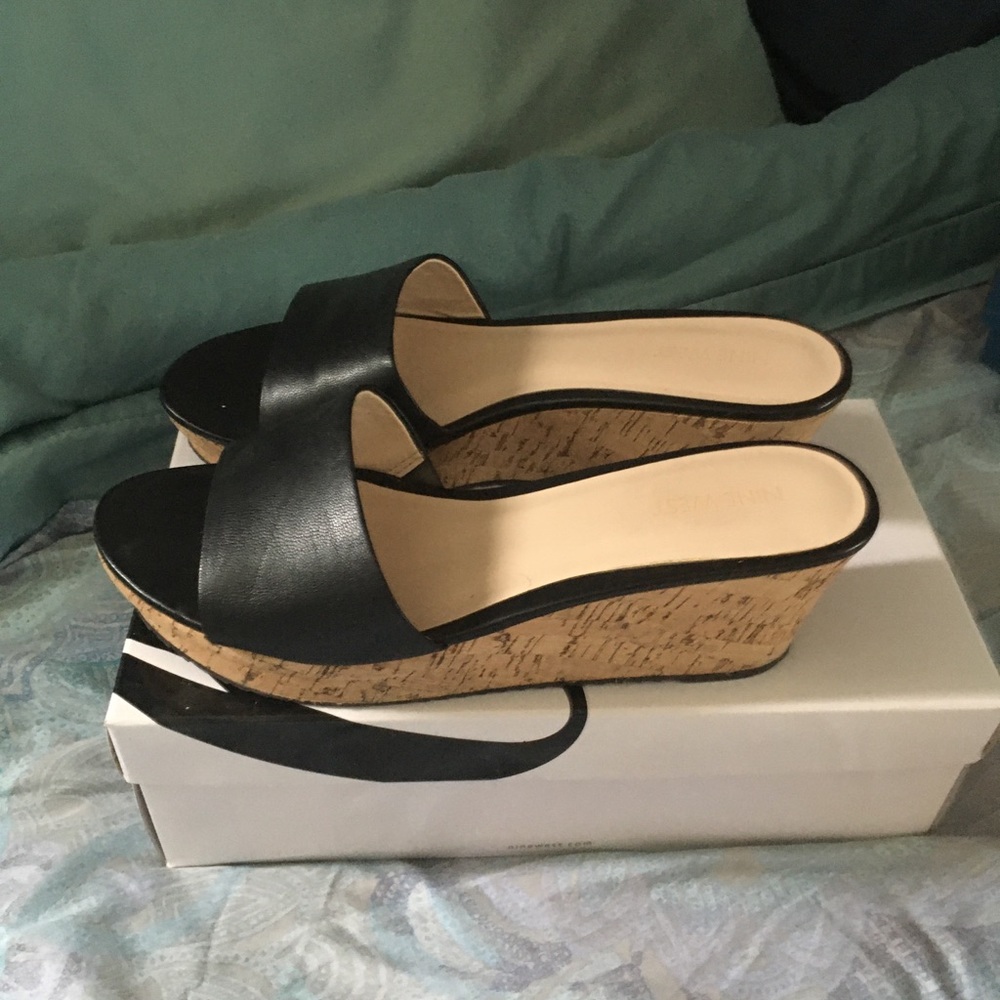 Comfy Nine West Slides - image 1
